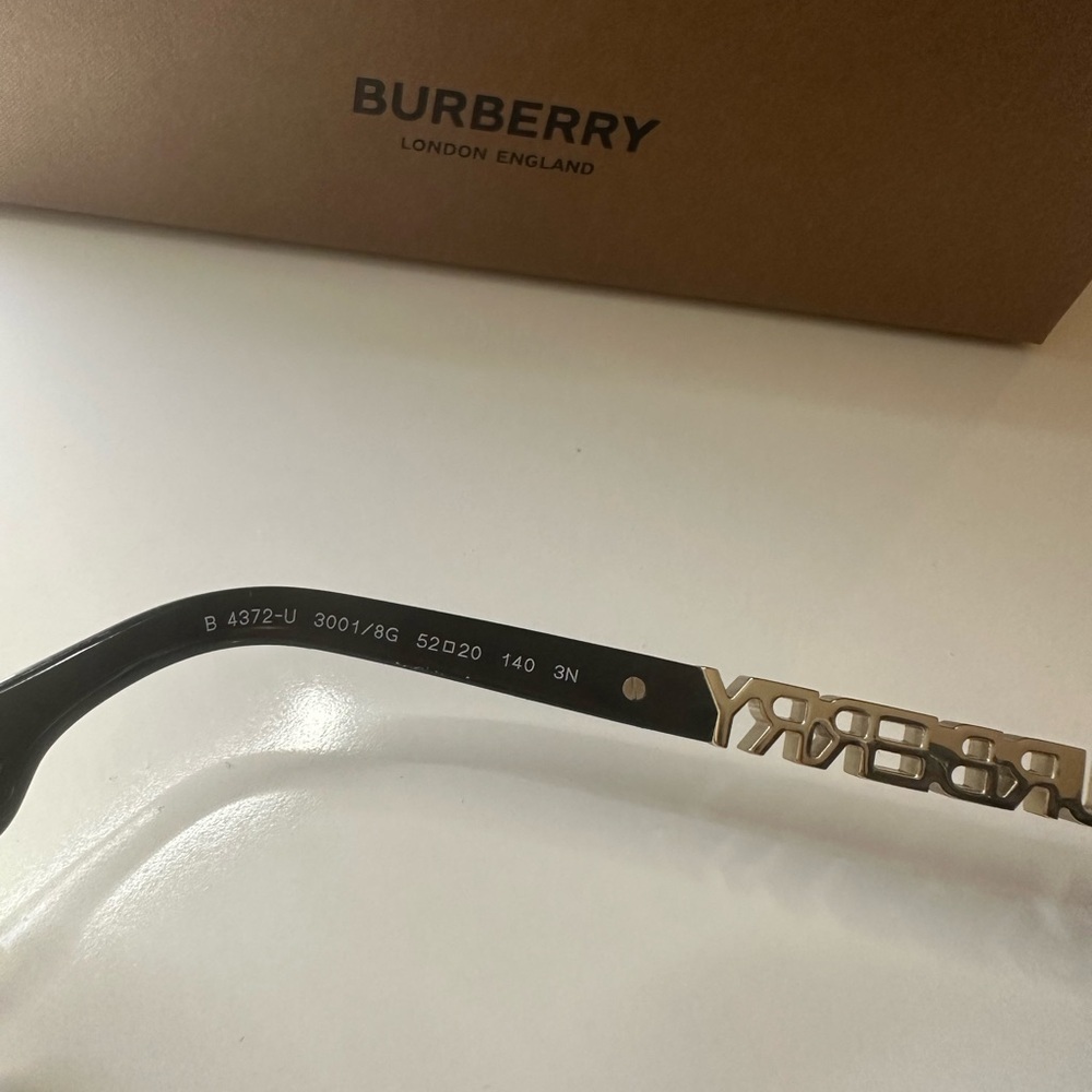 Burberry 52mm Cat Eye Sunglasses *Authentic* - Picture 12 of 15